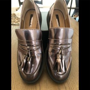 Color is more metallic purplish/silver color.